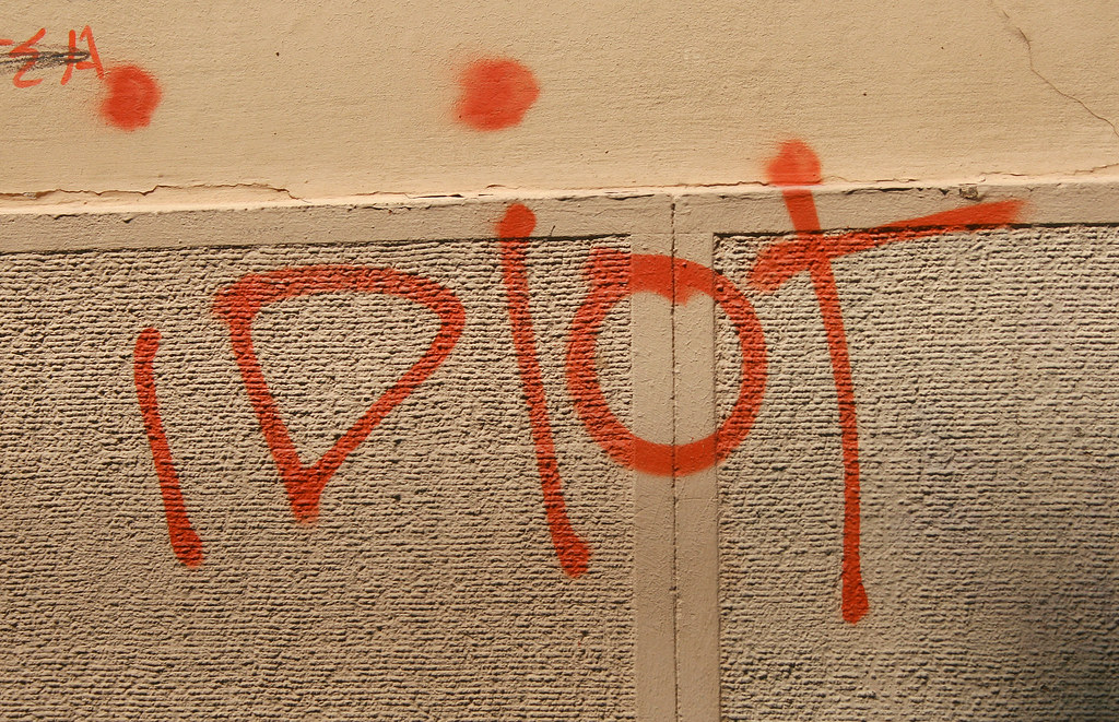 idiota
